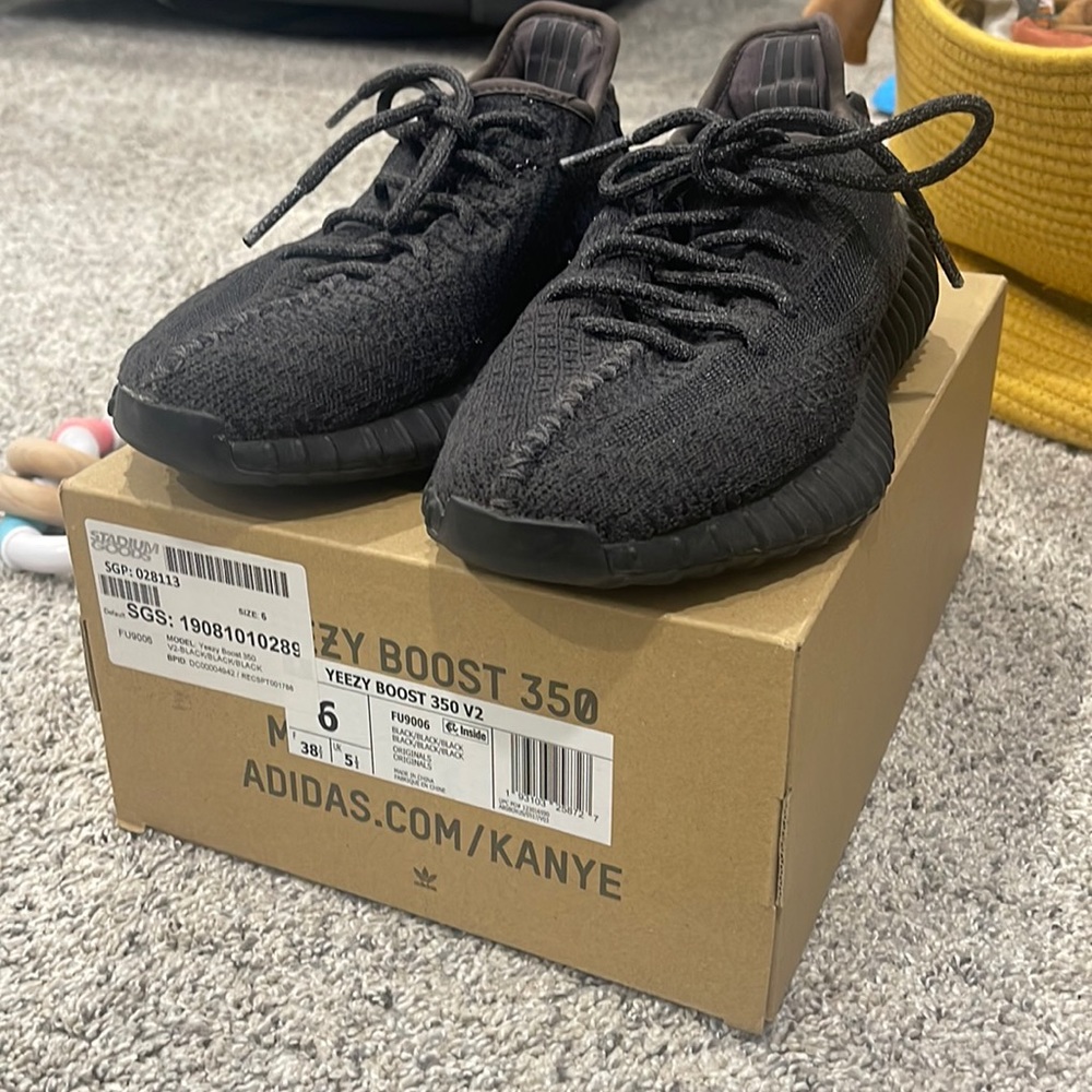 Yeezy Boost 350 V2